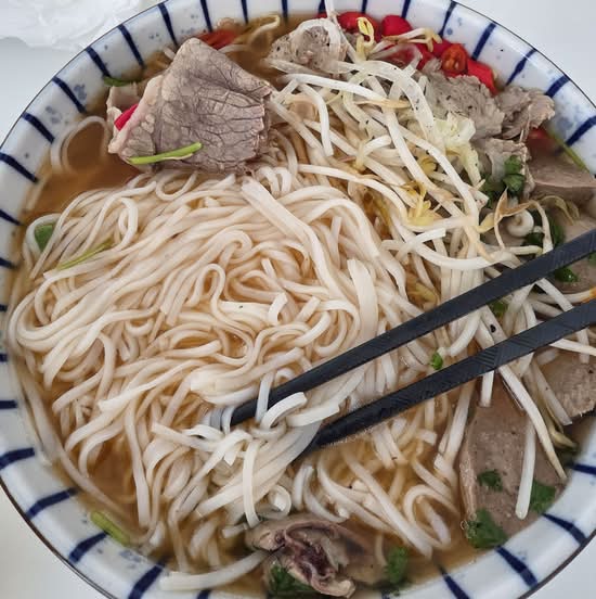 8. Well Done Brisket and Beef Ball Noodle Soup 熱牛肉牛丸粉